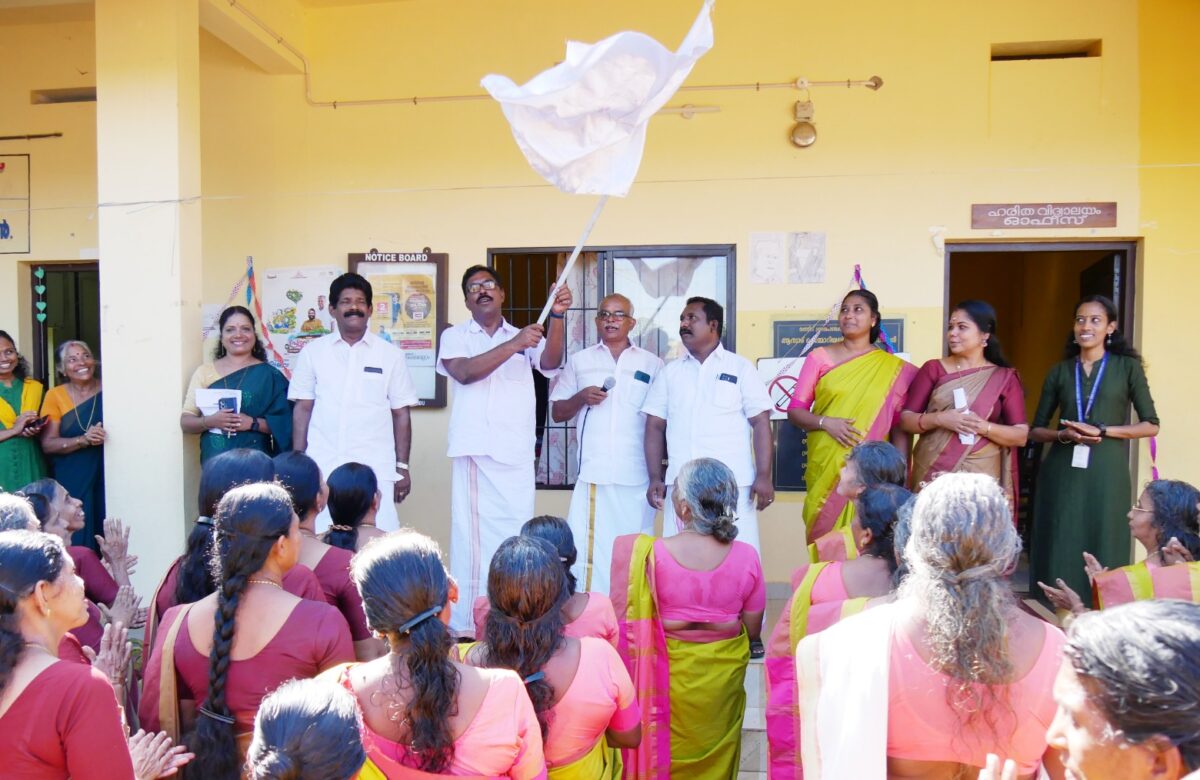 മണീട് ഗ്രാമ പഞ്ചായത്തിൽ ബാക്ക് ടു സ്ക്കൂൾ മൂന്നാം ഘട്ടം സമുചിതമായി പൂർത്തീകരിച്ചു.