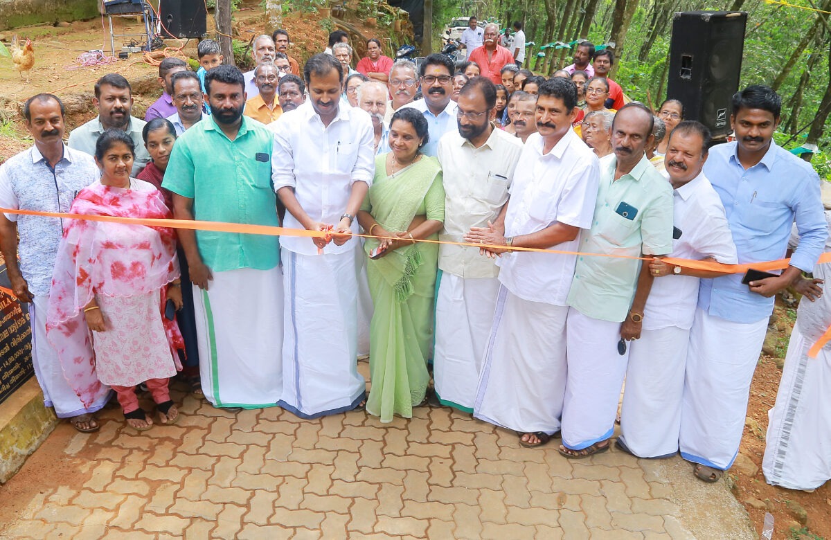 കൊള്ളിക്കൽ തേക്കാമല റോഡ് ഉദ്ഘാടനം ചെയ്തു