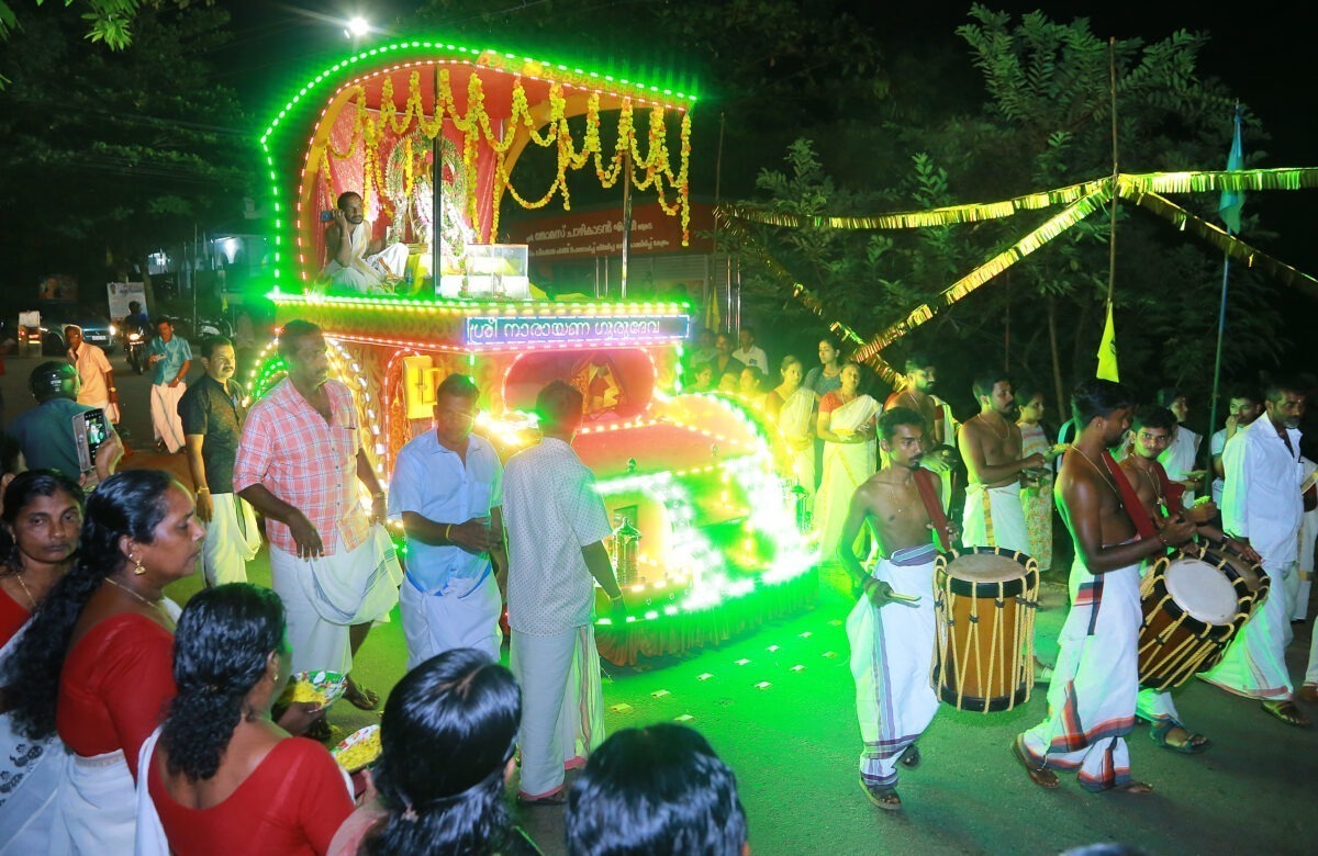 കക്കാട് ശ്രീനാരായണ ഗുരുദേവ ക്ഷേത്രത്തിൽ പ്രതിഷ്‌ഠാ ചടങ്ങുകൾ തുടങ്ങി