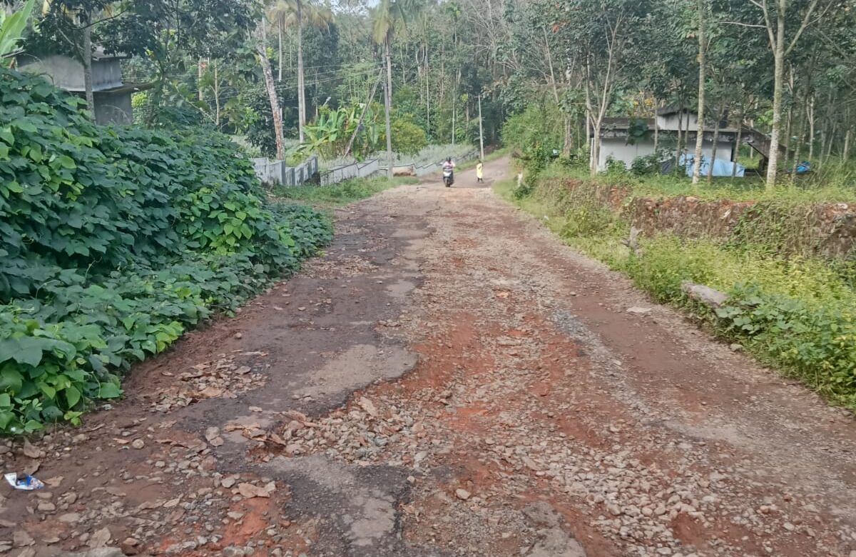 ആൾപ്പാറ -മാങ്കുളം റോഡിനു ശാപമോഷം – നിർമ്മാണത്തിന് 2 കോടി        40 ലക്ഷം രൂപ അനുവദിച്ചു.