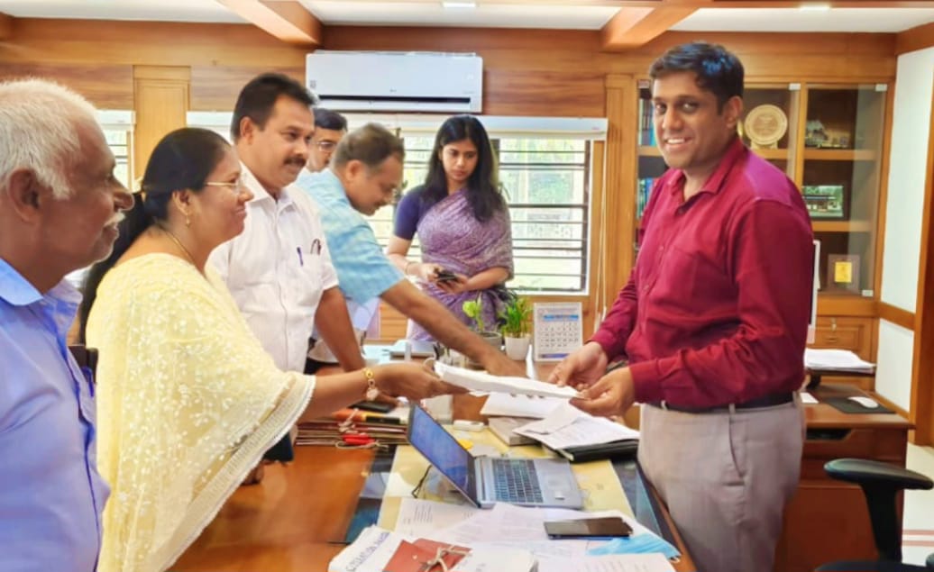കുടിവെള്ള ക്ഷാമം രൂക്ഷമായ സാഹചര്യത്തിൽ ഇലഞ്ഞി  എൽഡിഎഫ് പഞ്ചായത്ത് കമ്മിറ്റി നേതൃത്വത്തിൽ കളക്ടർ എൻ.എസ്.കെ. ഉമേഷിനെ സന്ദർശിച്ച് നിവേദനം നൽകി.