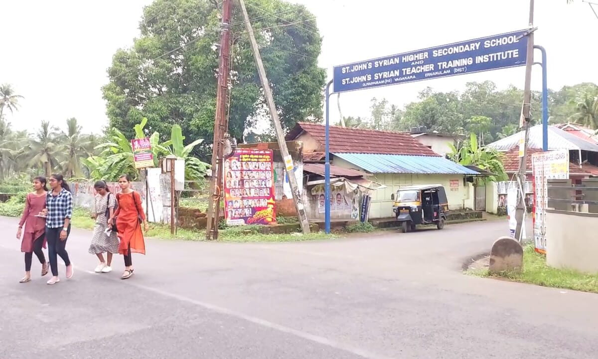 പുതിയൊരു അധ്യായന വർഷത്തിനായി വിദ്യാലയങ്ങൾ ഒരുങ്ങിയിട്ടും  റോഡുകൾ സുരക്ഷിതമായിട്ടില്ല.