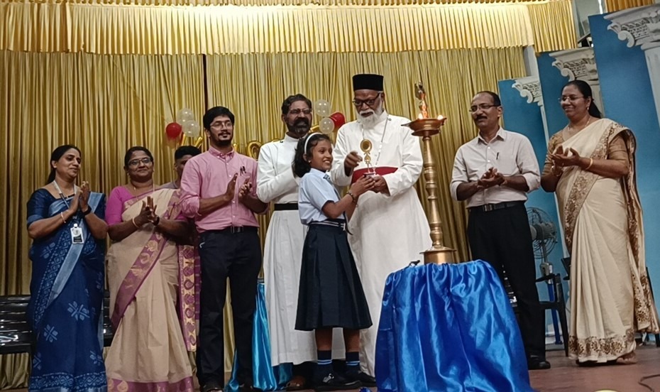 അഥാലിയ ഏലിയാസ് നീന്തൽ ചാമ്പ്യൻ