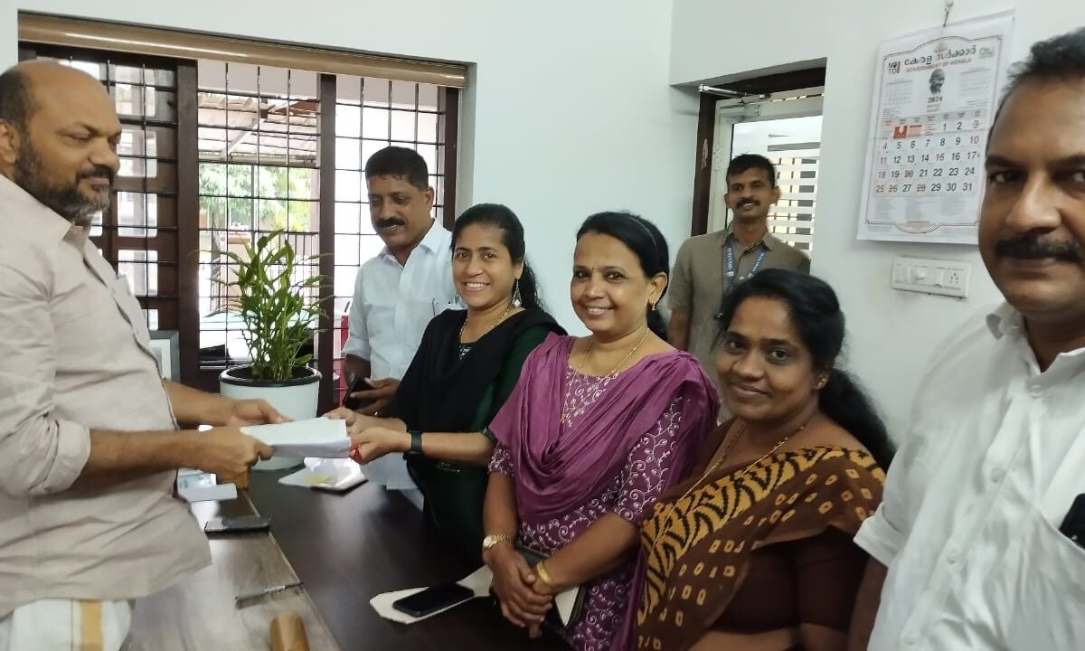 പഞ്ചായത്ത് ഭരണസമിതിയുടെ നേതൃത്വത്തിൽ ഗ്യാലക്സി അലുമിനിയം കമ്പനിയുടെ മലിനീകരണത്തിനെതിരെയും നിയമം ലംഘനങ്ങൾക്കെതിരെയും മന്ത്രി പി. രാജീവിന് പഞ്ചായത്ത് പ്രസിഡന്റ് പ്രീതി അനിലിന്റെ നേതൃത്വത്തിൽ നിവേദനം നൽകി.