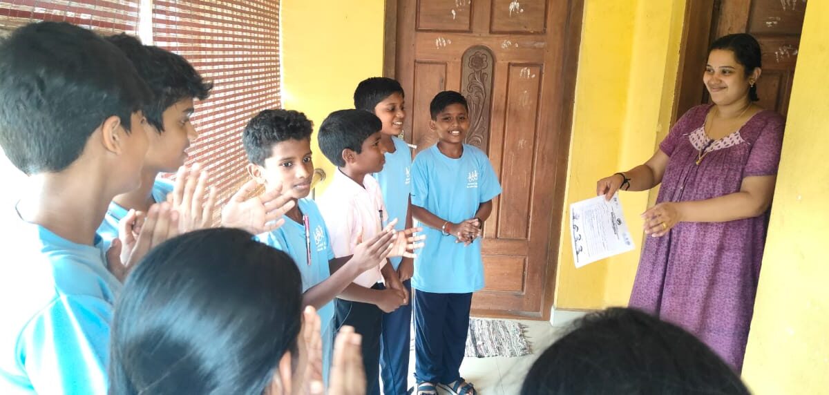 കുട്ടികൾ വീടുകൾ കയറി ബോധവൽക്കണവും സർവ്വേയും നടത്തി.