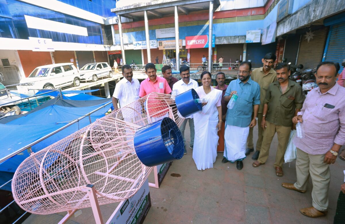 പിറവത്തെ സമഗ്ര മാലിന്യ സംസ്കരണ പദ്ധതി – ബോട്ടിൽ ബൂത്ത്‌ 15 ഇടങ്ങളിൽ സ്ഥാപിക്കും.