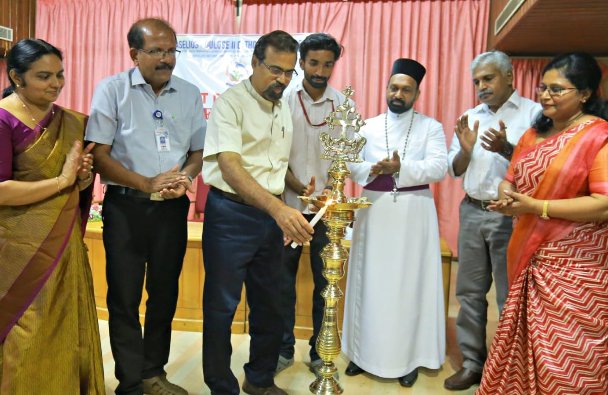 മെറിറ്റ് ഡേയിൽ മികച്ച വിദ്യാർത്ഥികൾക്ക് അവാർഡുകൾ വിതരണം ചെയ്തു.