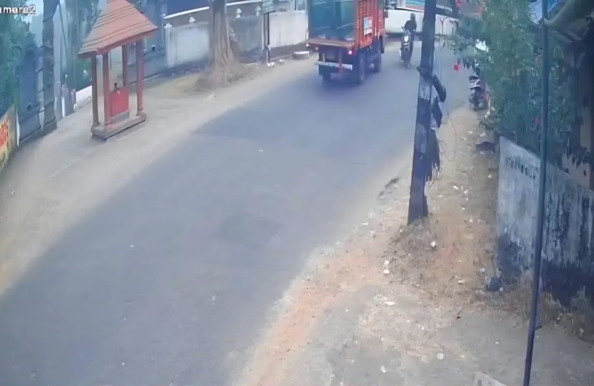 പാഴൂർ അമ്പലപ്പടിയിൽ ബൈക്ക് ഐഷർ ലോറിയില്‍ ഇടിച്ച്‌ ഒരാള്‍ മരിച്ചു.