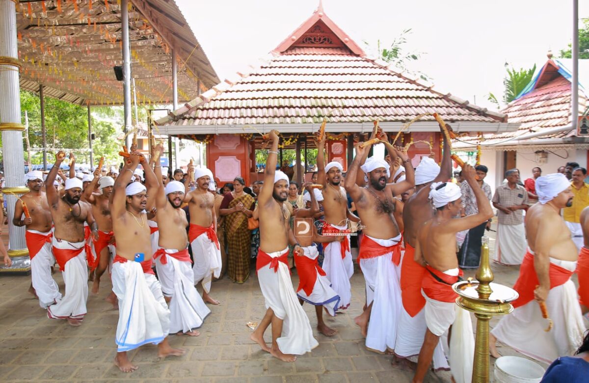 കളമ്പൂക്കാവിൽ നാളെ വലിയപാന