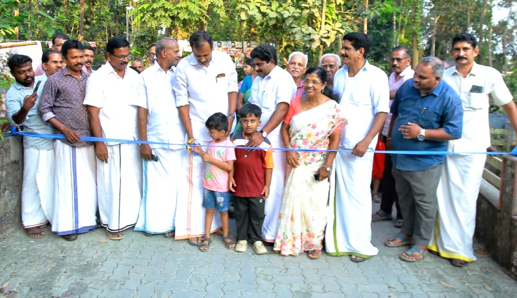 പാഴൂരിൽ മനയ്ക്കപ്പടി – കുര്യാനിപ്പടി റോഡ് ഉദ്‌ഘാടനം