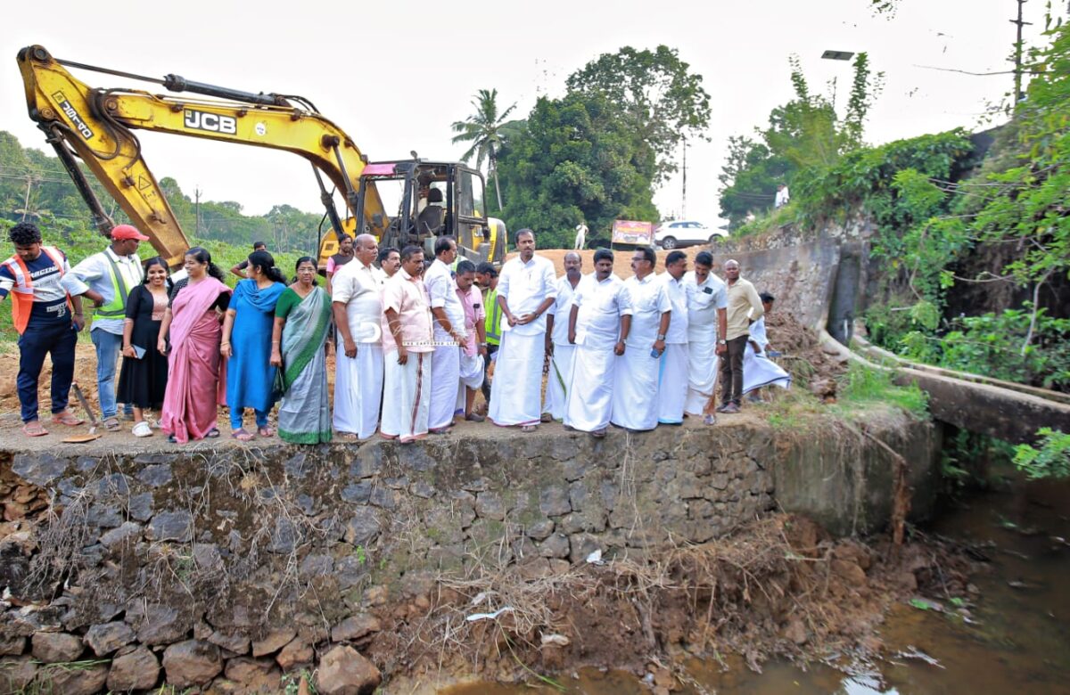 പെരുവ – പിറവം – പെരുവാംമൂഴി റോഡിന്റെ നിർമ്മാണ പ്രവൃത്തികള്‍ പുനരാരംഭിച്ചു – എം.എൽ.എ. സന്ദർശനം നടത്തി