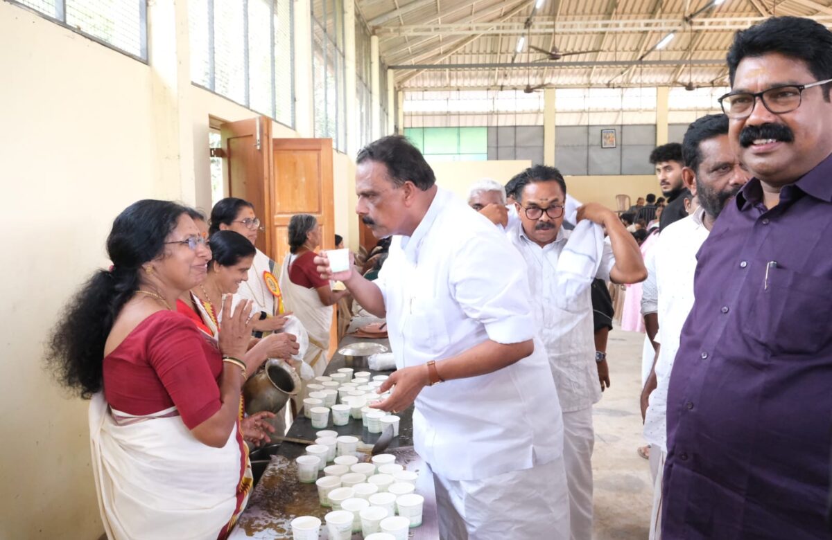 ക്ഷേത്ര ഉത്സവത്തിലും ഊട്ട് നേർച്ചകളിലും സംബന്ധിച്ചു എൽ.ഡി.എഫ്. സ്ഥാനാർഥി സാബു കെ. ജേക്കബ്
