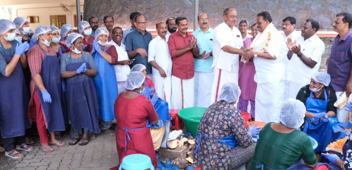 ചെറുസരംഭകരേറെയുള്ള തിരുമാറാടി പഞ്ചായത്തിൽ എൽ.ഡി.എഫ്. സ്ഥാനാർഥിയുടെ പര്യടനം ശ്രദ്ധേയമായി