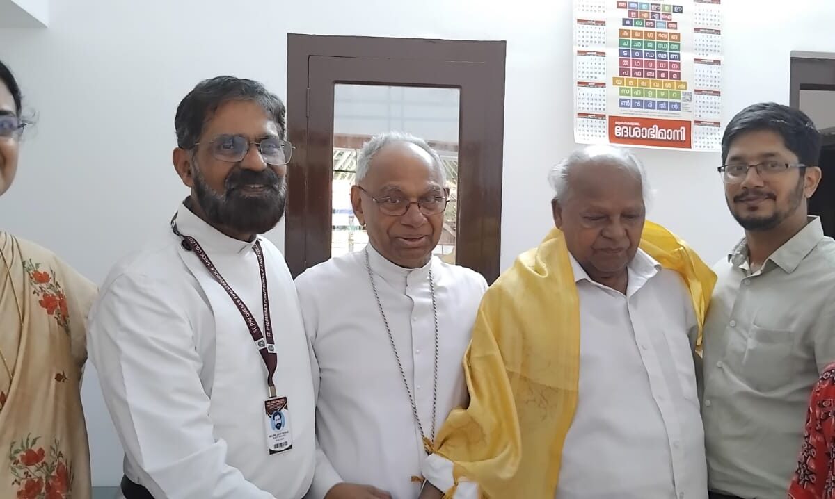 എൺപ്പത്തിയെട്ടാം ജന്മദിനത്തിൽ സാഹിത്യകാരൻ പെരുമ്പടവം ശ്രീധരനെ ആദരിച്ചു   