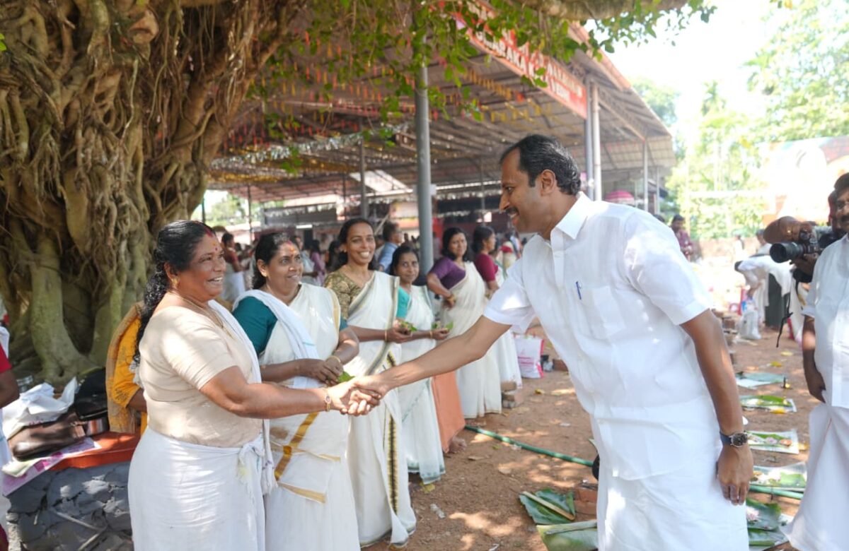 ആരാധനാലയങ്ങൾ സന്ദർശിച്ചു അനൂപ് ജേക്കബ്