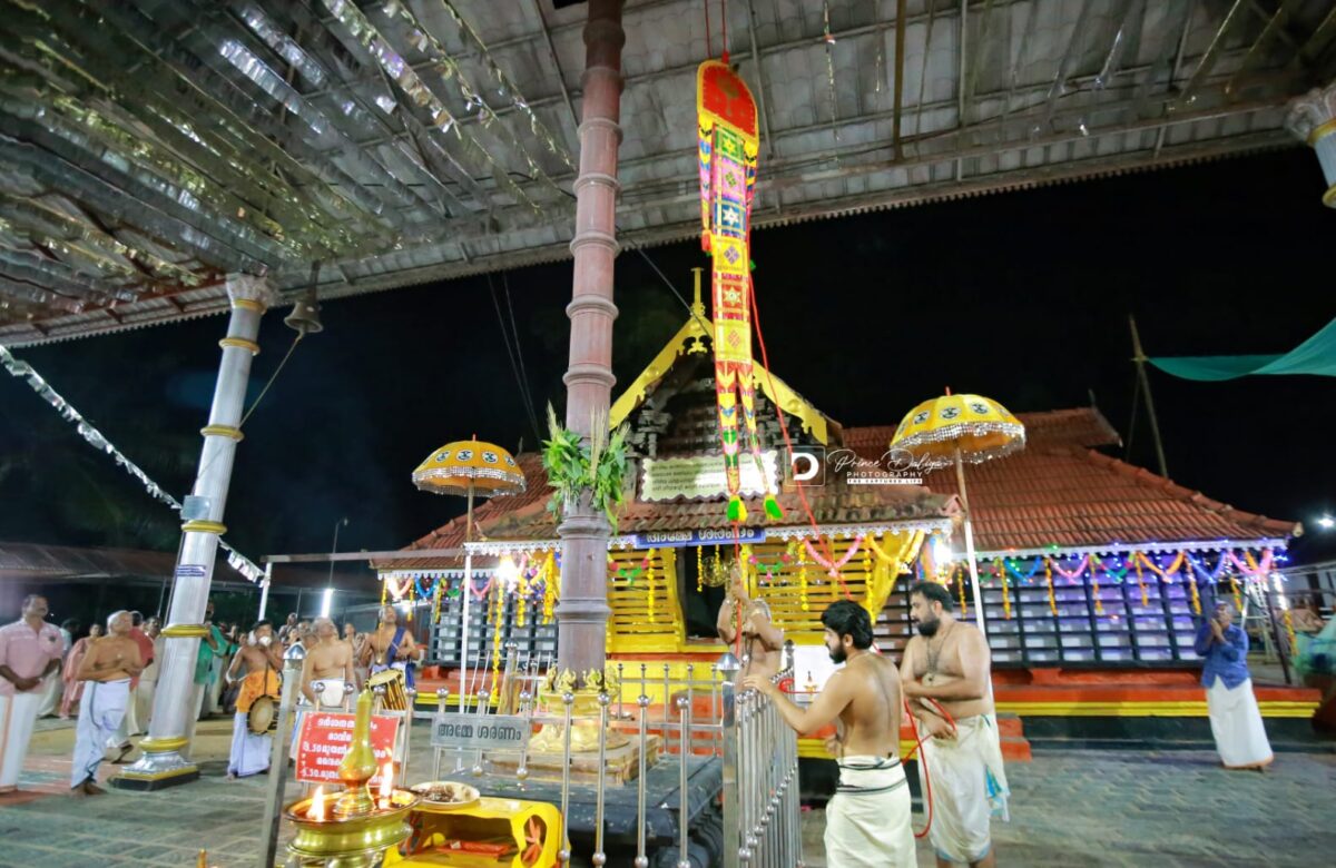 കളമ്പൂക്കാവ്‌ ദേവീ ക്ഷേത്രത്തിൽ പത്താമുദയം ഉത്സവം കൊടിയേറി  