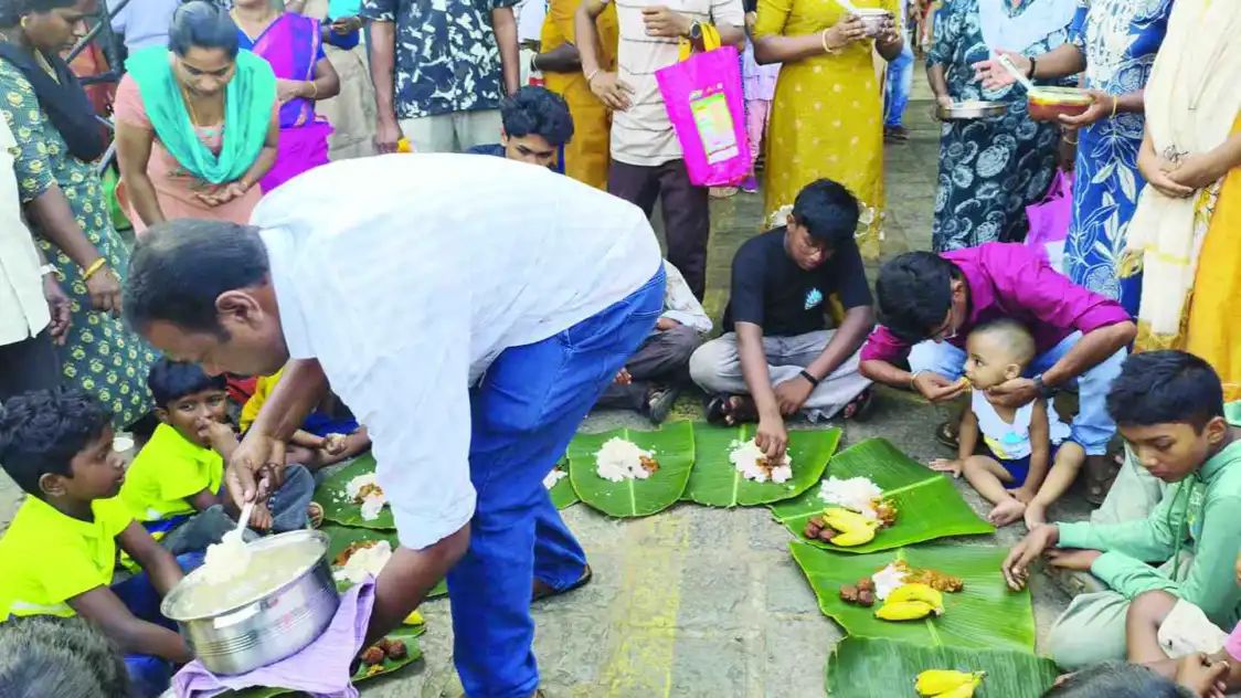 പിറവത്തെ ദേവാലയങ്ങളില്‍ നടന്ന പൈതലൂട്ട് നേർച്ചയില്‍ പങ്കെടുത്ത് അനുഗ്രഹം നേടാനായി ആയിരക്കണക്കിന് വിശ്വാസികളെത്തി.