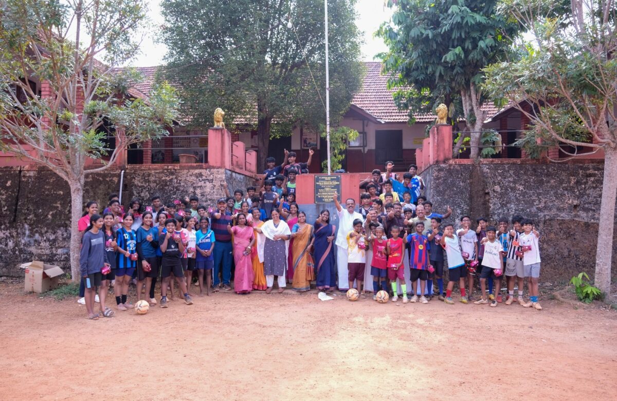 സമ്മർ കോച്ചിംഗ് ക്യാമ്പിലെ കുട്ടികൾക്ക് ജേഴ്‌സികൽ നൽകും