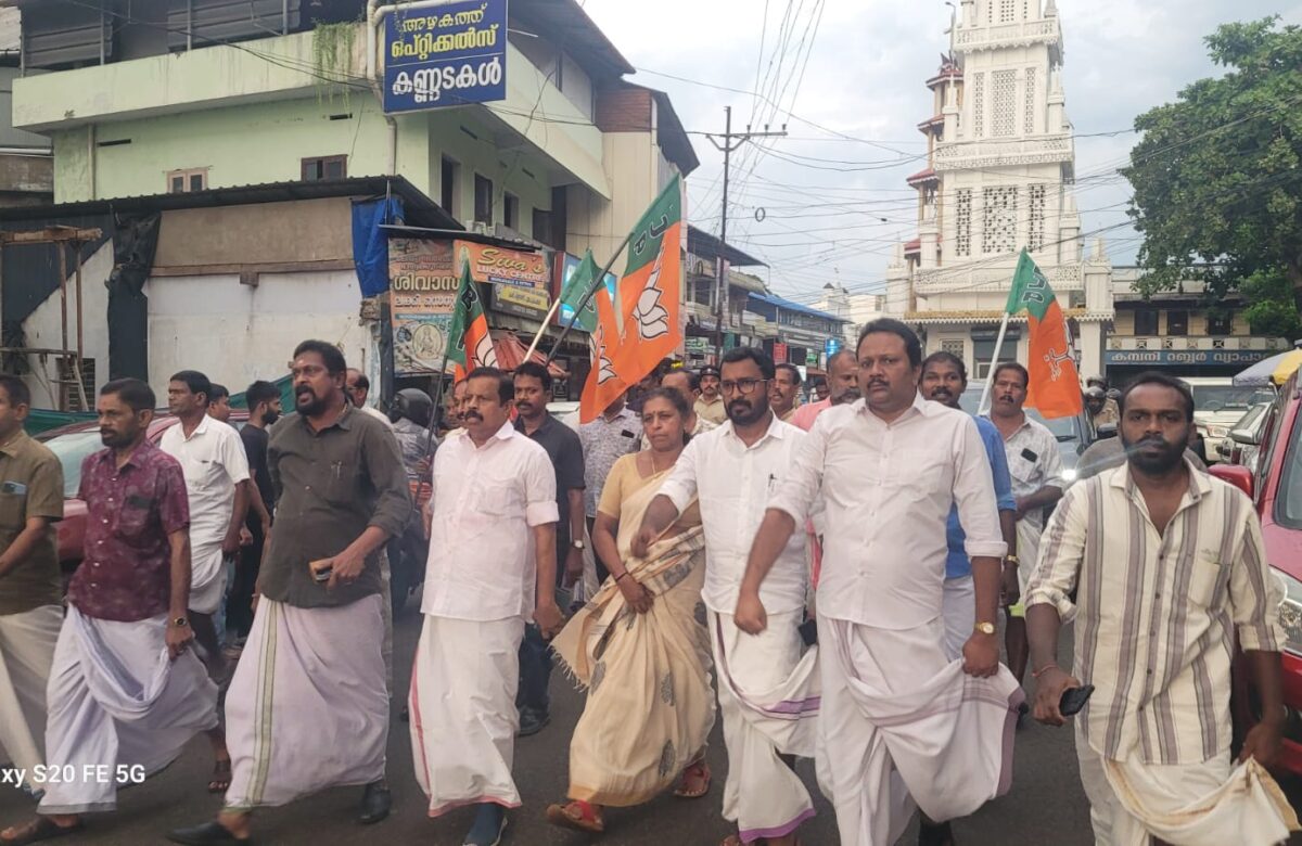 ബി.ജെ.പി. പിറവത്ത്‌ ആഹ്ളാദ പ്രകടനം നടത്തി