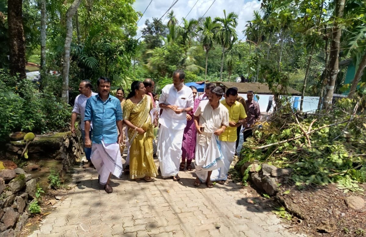 ദുരിതബാധിത മേഖലകള്‍ സന്ദര്‍ശിച്ച് മന്ത്രി അനൂപ് ജേക്കബ്           