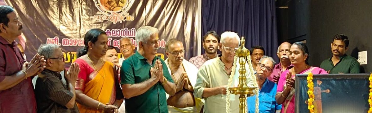 താഴുത്തേടത്ത് മുരളീധര മാരാർക്കു ജന്മനാടിന്റെ ആദരം