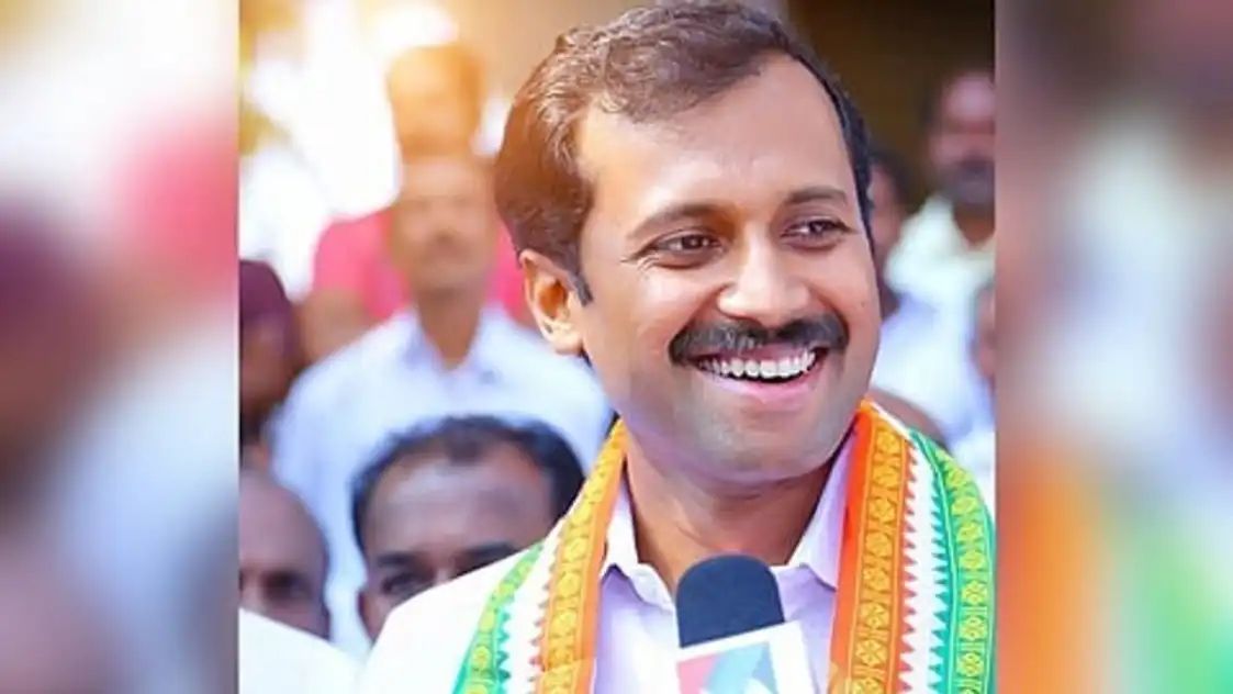 അനൂപ് ജേക്കബിന് ഗംഭീര സ്വീകരണം നല്‍കി കോണ്‍ഗ്രസ് പ്രവർത്തകരും നാട്ടുകാരും.