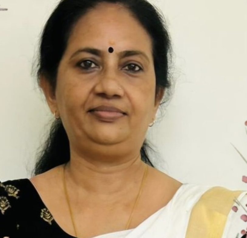ട്രെയിൻ തട്ടി യാത്രക്കാരിക്ക് ദാരുണാന്ത്യം                      